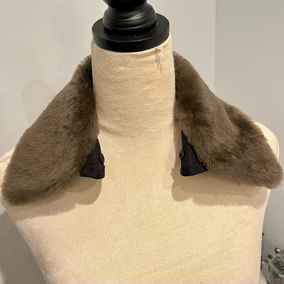 Marfa Stance Shearling Collar in Dark Olive - Picture 2 of 16